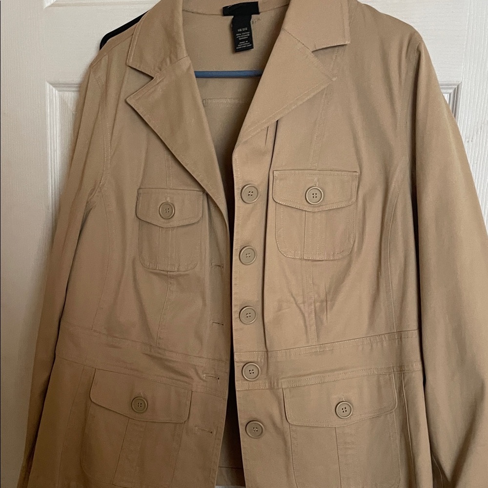 Women’s beige pant suit Ln., Brandt